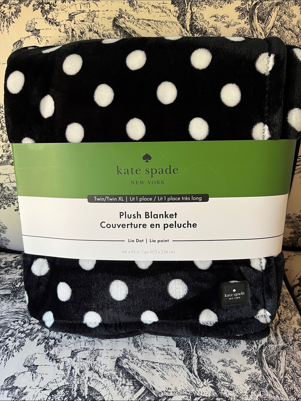 NWT Kate spade Black & White Polka Dot Plush Throw Blanket